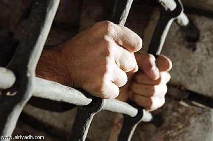 القاضي "صقر" أمر بتوقيف عناصر أمن على خلفية فرار سجناء
