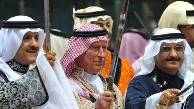 Prince Charles, tari pedang dalam festival Janadriyah di Riyadh, Saudi Arabia
