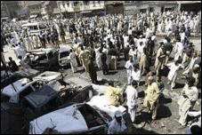 پشاور میں بم دھماکہ،11افراد جاں بحق، متعدد زخمی