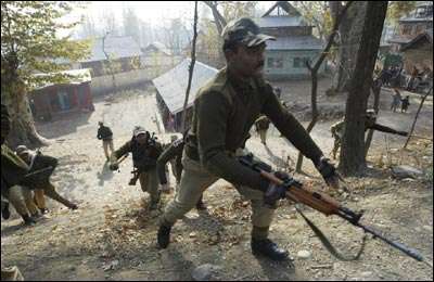 مقبوضہ کشمیر: بھارتی فوج کی فائرنگ سے 4 کشمیری شہید