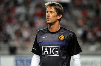 Edwin Van Der Sar: I Want to Stay At Manchester United Until I Win Another Champions League