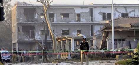 پشاور:خیبر روڈ پر حساس ادارے کی عمارت کے قریب خودکش حملہ،10افراد جاں بحق،30زخمی