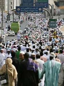 Muslim faithful descend on Mecca