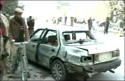 پشاور،پی آئی اے عمارت کے قریب چیک پوسٹ پر خودکش حملہ،5 افراد جاں بحق،متعدد زخمی