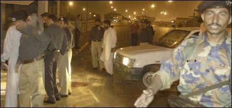 کراچی،پاپوش نگر میں ماتمی جلوس کے راستے  میں کار بم دھماکہ،19 افراد زخمی