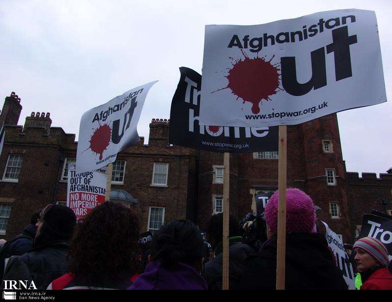 لندن میں افغانستان کانفرنس کے انعقاد کے موقع پر جنگ مخالف مظاہرہ