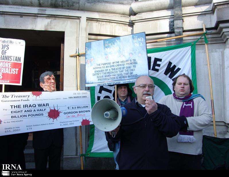 برطانیہ میں سابق وزیراعظم گورڈن براون کے خلاف مظاہرہ