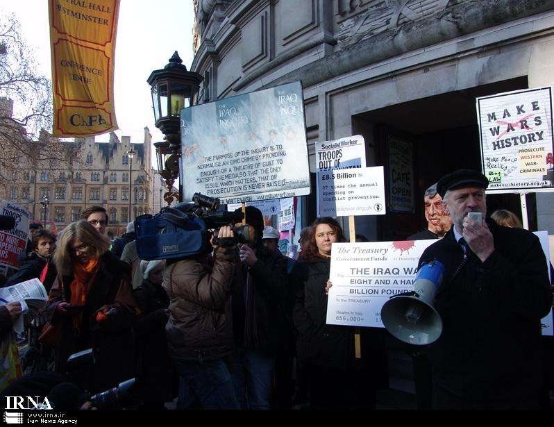 برطانیہ میں سابق وزیراعظم گورڈن براون کے خلاف مظاہرہ