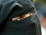 یک سال زندان و 150 یورو جریمه استفاده از حجاب روبنده در فرانسه