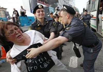 برخورد خشن پلیس روسیه با تظاهر کنندگان