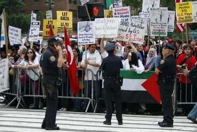 موجی از اعتراض طرفداران فلسطینی در مقابل سازمان ملل متحدد در نیویورک