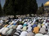130هزار نمازگزار در نخستين جمعه ماه رمضان در مسجدالأقصي حضور يافتند