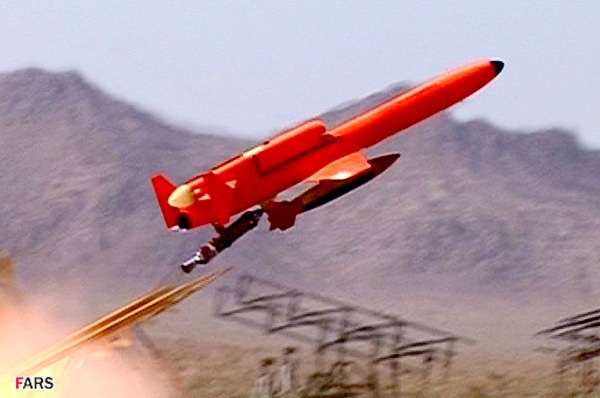 ایران نے اپنے پہلے بغیر پائلٹ جیٹ بمبار طیارے کرار کا کامیاب تجربہ کیا