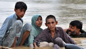 سیلاب زدگان کے لیے ایران کی امداد،پاکستانی حکام اور عوام کا زبردست خیرمقدم