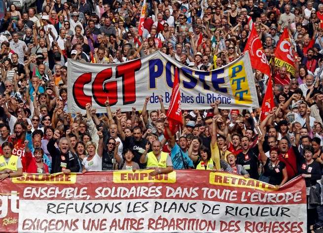 فرانس میں حکومتی پالیسیوں کے خلاف ملک گیر مظاہرے اور ہڑتالیں