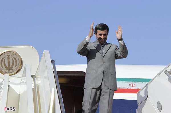ایران کے صدر ڈاکٹر محمود احمدی نژاد کے لبنان پہنچنے پر عظیم عوامی استقبال