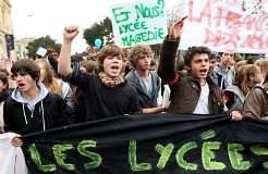 فرانس،مظاہرین کا پنشن اصلاحات کیخلاف احتجاج