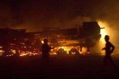 پشاور،شدت پسندوں کا ورکشاپ پر حملہ،15 نیٹو ٹریلرز کو آگ لگا دی