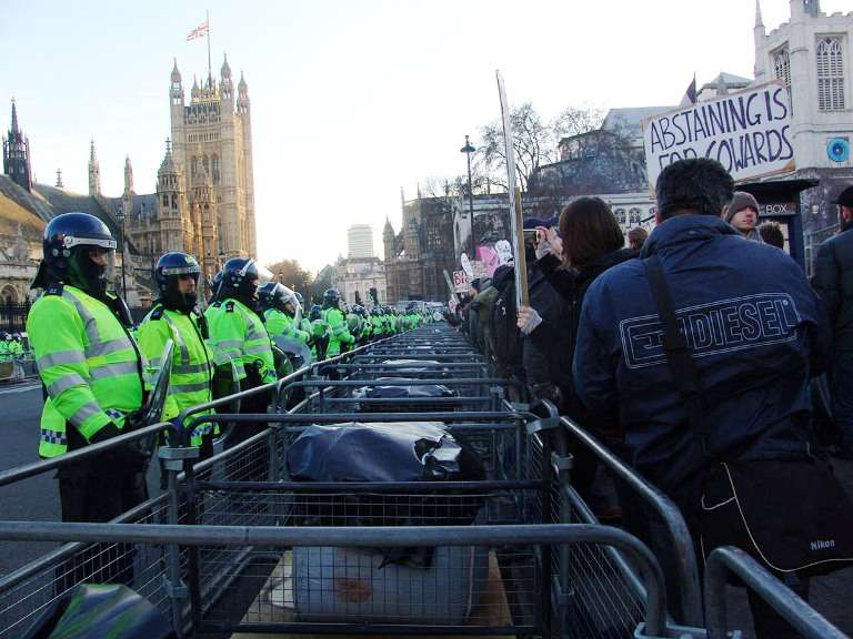 لندن میں مشتعل طلباء اور پولیس کے درمیان خونی تصادم