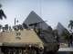 Tank tentara Mesir untuk menghalang demonstran antiMubarak