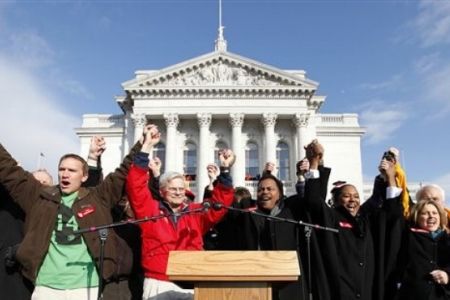 Wisconsin senators return, join rallies