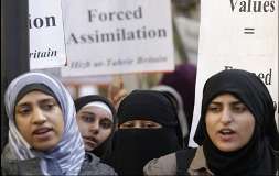 فرانس، حجاب پر پابندی کے قانون پر 11 اپریل سے عمل ہو گا، فرانسیسی مسلمانوں کے لئے لمحہء فکریہ