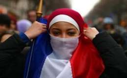 فرانس میں حجاب پر پابندی کا اطلاق آج سے ہو گا، مسلمانوں کا نئے قانون پر شدید تحفظات کا اظہار