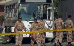 کراچی میں پاک بحریہ کی 2 بسوں پر حملے،4 افراد جاں بحق،56 زخمی، صدر اور وزیراعظم سمیت سیاسی رہنماؤں کی مذمت