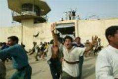 بغداد جیل میں بغاوت طویل جھڑپ، القاعدہ رہنما اور بریگیڈئیر جنرل سمیت 18 افراد ہلاک