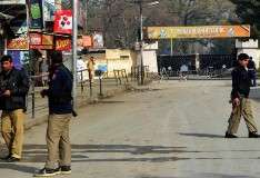 پشاور میں پولیس چوکی پر شدت پسندوں کا حملہ  جوابی کارروائی میں 5 شدت پسند مارے گئے باقی فرار