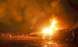 پشاور،نیٹو ٹرمینل میں دھماکے 9 ٹینکر تباہ، آگ پر قابو پالیا گیا