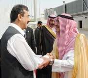 وزیر اعظم یوسف رضا گیلانی سعودی عرب کی دعوت پر جدہ پہنچ گئے