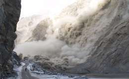 ڈی جی خان کے قبائلی علاقہ زین میں لینڈ سلائیڈنگ، کئی مکانات تباہ