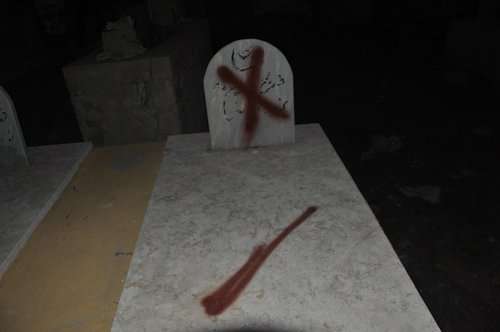Zionists violate the sanctity of Islamic and Christian cemeteries