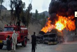سه تانكر سوخت نيروهاي ناتو در پاكستان به آتش كشيده شد