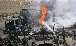 ۵۰ افغان بر اثر انفجار تانکر سوخت نیروهای آمریکایی کشته و زخمی شدند