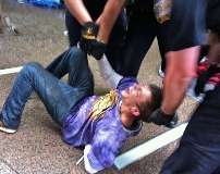 امریکا،"وال اسٹریٹ پر قبضہ کرو" تحریک کے مظاہرین اور پولیس میں جھڑپیں، 130 مظاہرین گرفتار