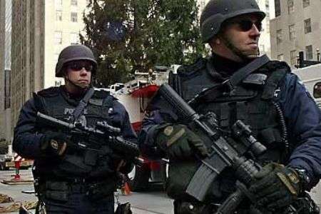 US equips police with military weapons