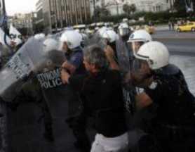 تظاهرات ضدسرمایه داری در یونان به خشونت كشیده شد