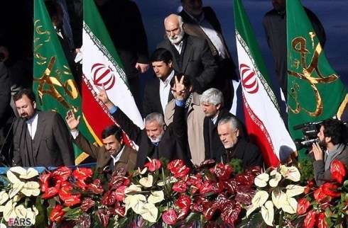۲۲ بھمن اسٹیج پر ایرانی صدر اور حماس کے رہنما اسماعیل ہنیہ
