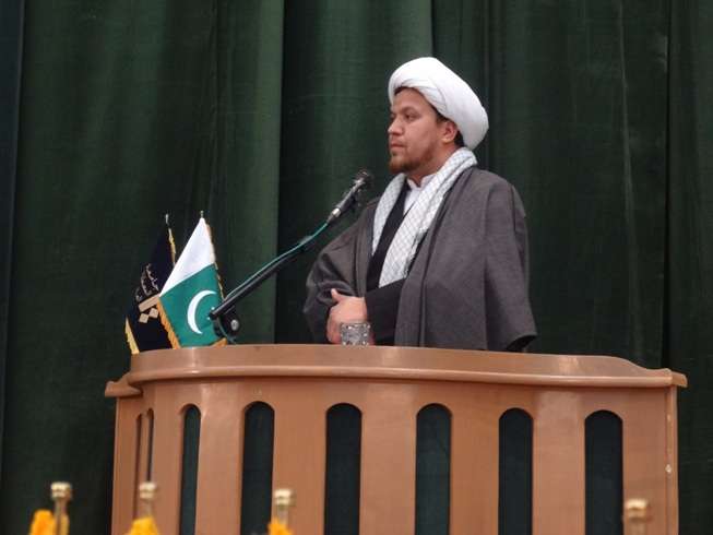 ایم ڈبلیو ایم کے امور نوجوانان کے مسئول مولانا اعجاز بہشتی کا خطاب کے دروان انداز
