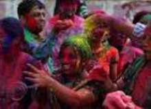 مقبوضہ کشمیر میں بھی ہندو تہوار ”ہولی“روایتی جوش و خروش کے ساتھ منایا گیا