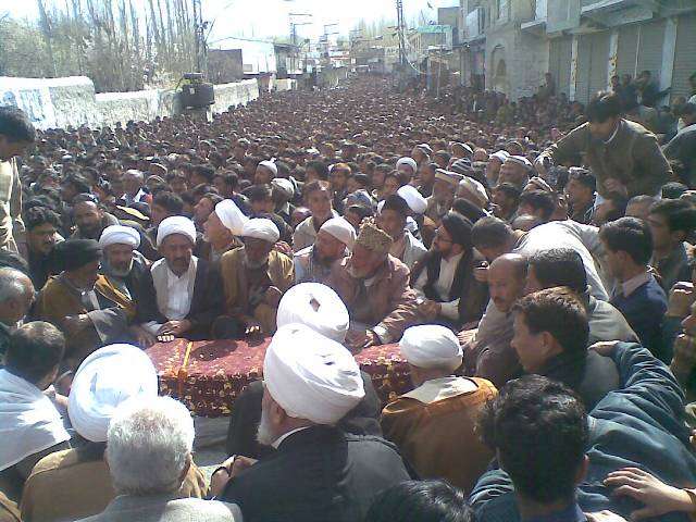 شہید محمد نقی نماز جنازہ میں مومنین کی بہت بڑی تعداد موجود ہے