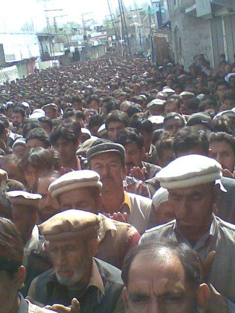 شہید محمد نقی نماز جنازہ میں مومنین کی بہت بڑی تعداد موجود ہے