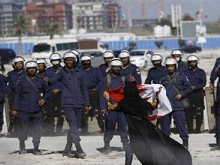 پلیس آل خلیفه اموال بحرینی ها را سرقت می کند