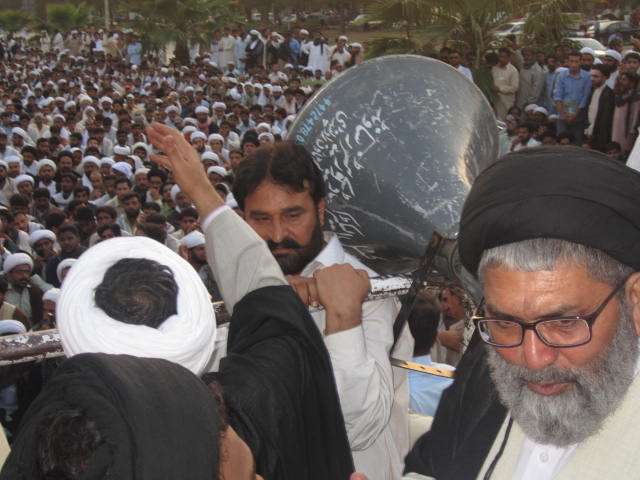 شیعہ نسل کشی کے خلاف علماء کرام کا ٹھاٹھیں مارتا سمندر پارلیمنٹ ہائوس پہنچ گیا