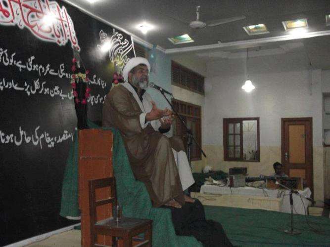 بھوجانی ہال میں ایام فاطمیہ کی مناسبت سے منعقدہ مجالس سے علامہ راجہ ناصر عباس جعفری نے خطاب کیا