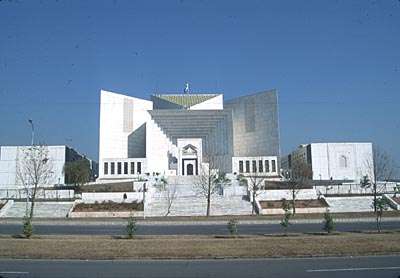 توہین عدالت کیس، وزیر اعظم پاکستان کو تابرخاست عدالت قید کی سزا سنا دی گئی