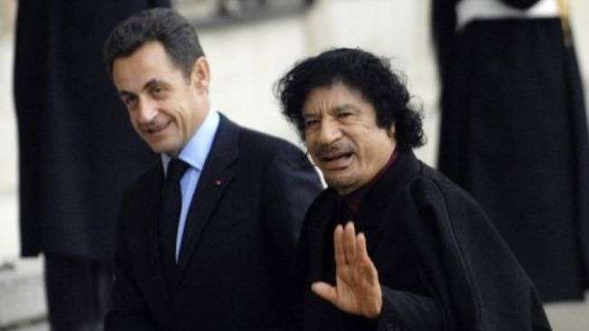 Nicolas Sarkozy (L) welcomes Muammar Gaddafi at the Elysée Palace in 2007.