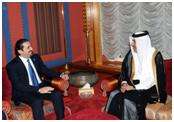 Sheikh Hamad welcomes Al-Hariri at Qatar’s airport